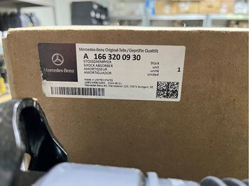 Амортизатор задний Mercedes-Benz (A1663200930) A1663200930 фото