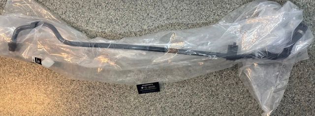Патрубок охолодження Mercedes-Benz (A1675019002) A1675019002 фото