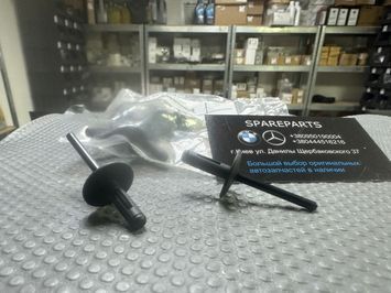 Заклепка распорная BMW (51777171004) 51777171004 фото