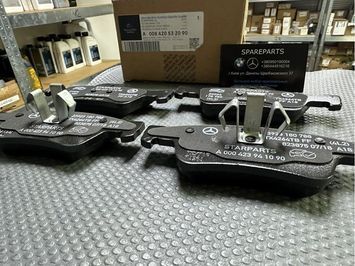 Тормозные колодки задние Mercedes ML W164/G-Class W463 (A0084205320) A0084205320 фото