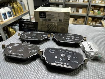 Колодки гальмівні задні AMG GT Mercedes-Benz (A0004206002) A0004206002 фото