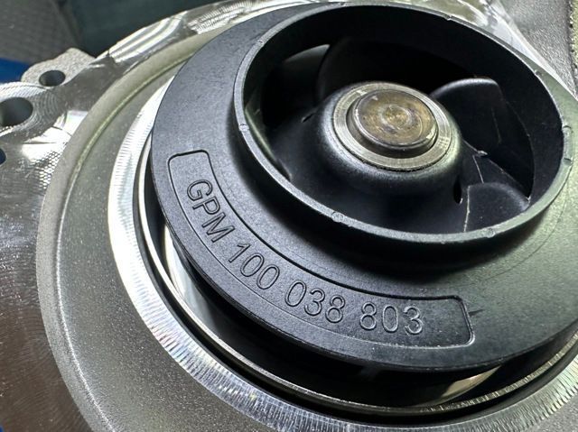 Насос водяной в сборе M654 MERCEDES-BENZ (A6542010010) A6542010010 фото