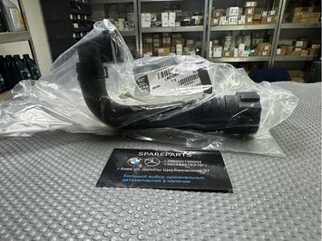 Патрубок системи охолодження (водяний) 5.0 Land Rover (LR010891) LR010891 фото