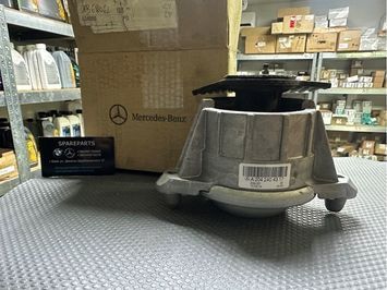 Подушка двигуна Mercedes-Benz (A2042404317) A2042404317 фото