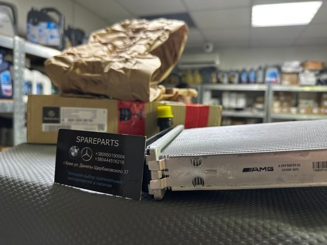 Радиатор охлаждения двигателя Mercedes-Benz (A0995005903) A0995005903 фото