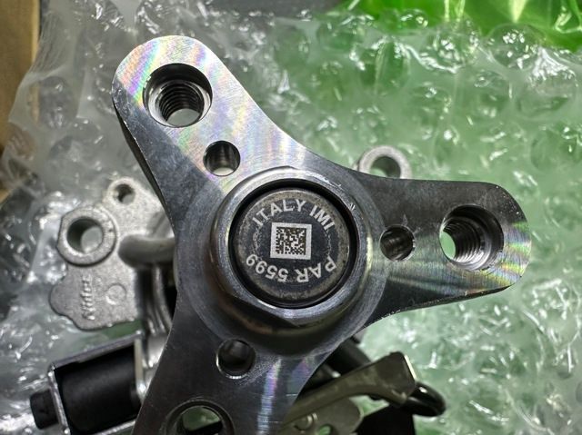 Помпа водяна 3.0 Ingenium AJ20P6 LAND ROVER (104123463) 104123463 фото