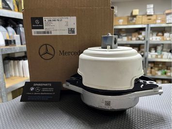 Опора (подушка) двигателя передняя правая Mercedes W166 M157 (A1662407917) A1662407917 фото