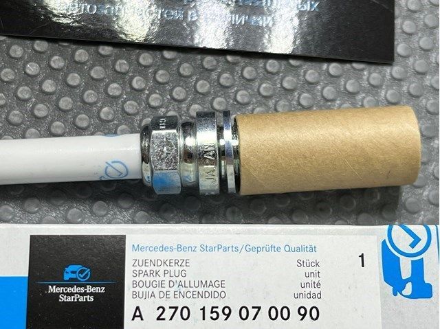Свеча зажигания Mercedes-Benz (A2701590700) A2701590700 фото